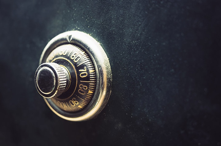 No obstante, en este artículo vamos a explicarte los inconvenientes de guardar dinero en casa.