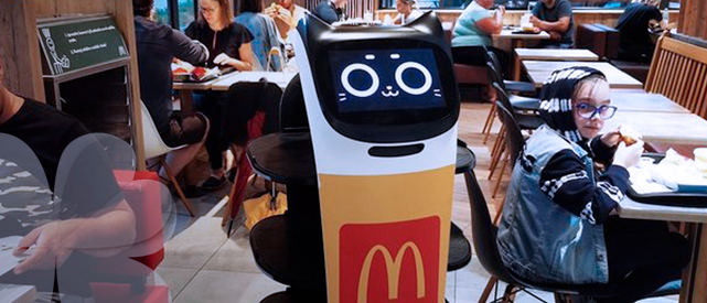 McDonalds (MCD) ha iniciado una prueba piloto, en la que abrió en Forth Worth, Texas, el primer restaurante prácticamente dirigido por robots.