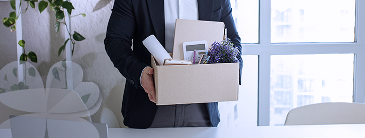 Con estos drásticos despidos se espera recortar en costes e incrementar la productividad con las IAs a costa del empleo de miles de personas.