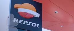Repsol ha amenazado con irse de España debido a la inseguridad fiscal, jurídica y laboral que asola el país. La fuga empresarial no cesa.